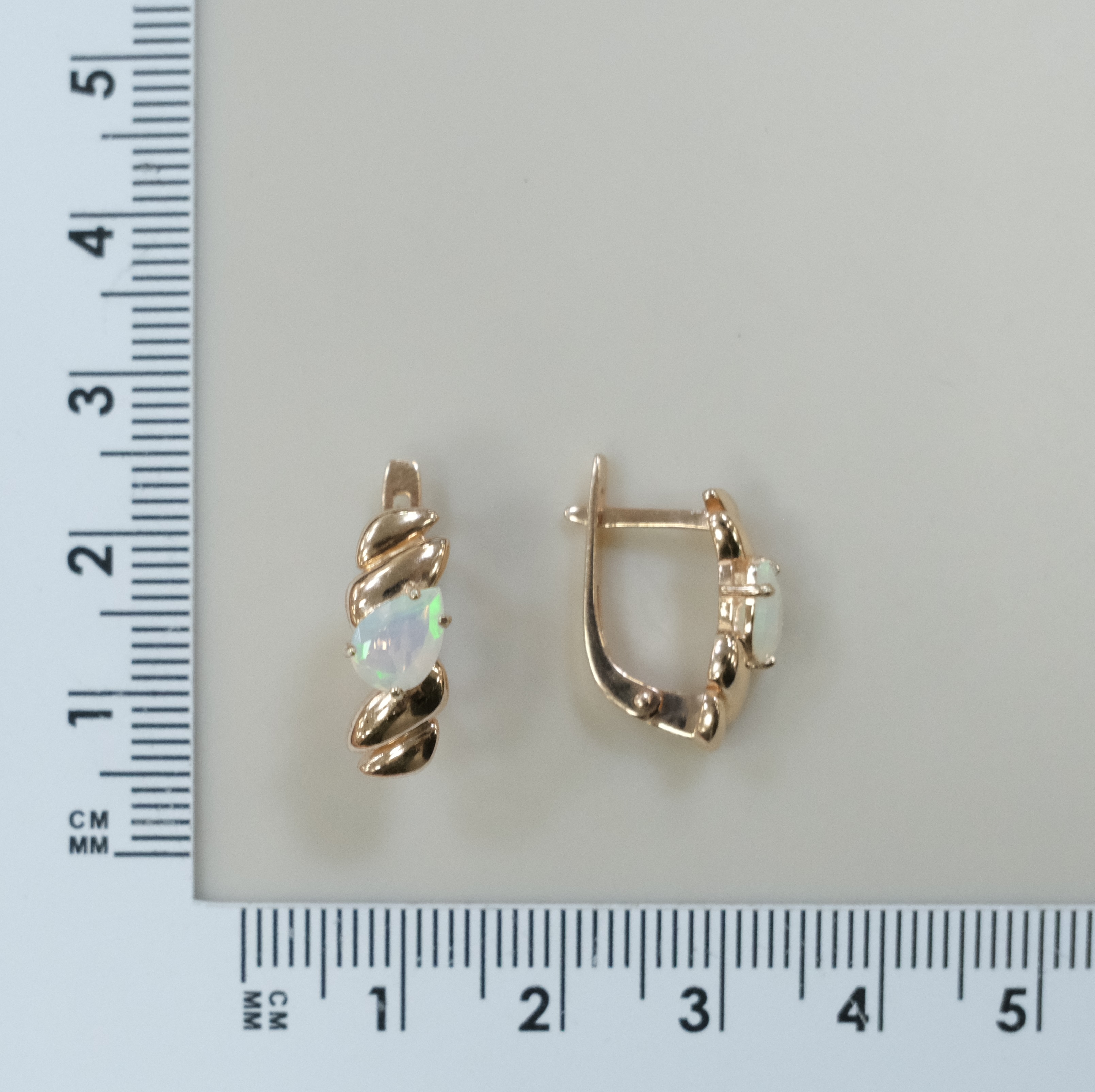 Серебряные серьги с опалами